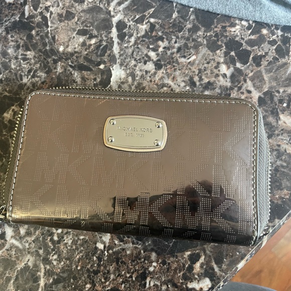 Michael Kors - Picture 2 of 5